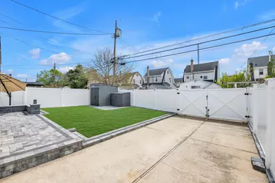 14 Laurel Road, Lindenhurst, NY 11757 - Photo 21