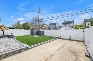 14 Laurel Rd, Lindenhurst, NY 11757 - Photo 21