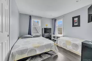 14 Laurel Rd, Lindenhurst, NY 11757 - Photo 9