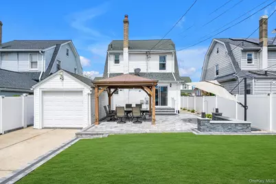 14 Laurel Road, Lindenhurst, NY 11757 - Photo 17