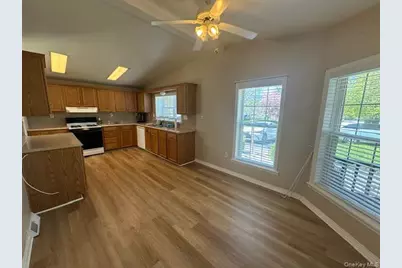 35 Gables Boulevard, Poughkeepsie, NY 12603 - Photo 7