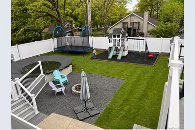 15 Highview Avenue, Selden, NY 11784 - Photo 19