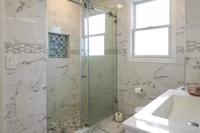 119 Munro Boulevard, Valley Stream, NY 11581 - Photo 17