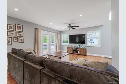42 Sunflower Drive, Hauppauge, NY 11788 - Photo 5