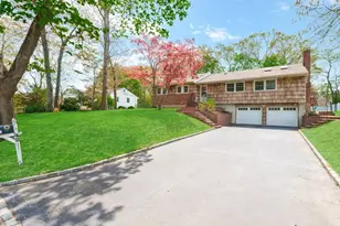 42 Sunflower Dr, Hauppauge, NY 11788 - Photo 3