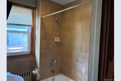 634 Minnieford Avenue, Bronx, NY 10464 - Photo 5