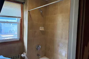 634 Minnieford Ave, Bronx, NY 10464 - Photo 5