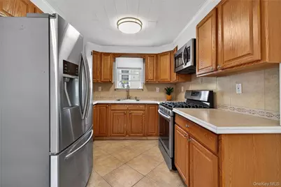 109 Eastview Road, Ronkonkoma, NY 11779 - Photo 9
