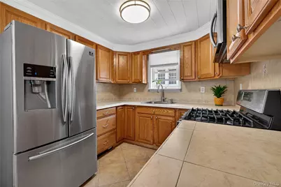 109 Eastview Road, Ronkonkoma, NY 11779 - Photo 11