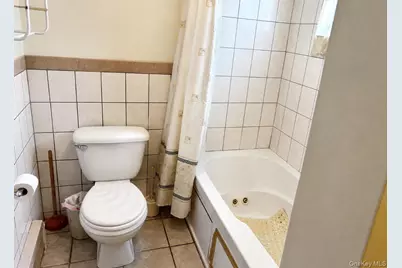 960 Linden Avenue, Westbury, NY 11590 - Photo 15
