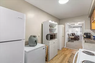 27 Stuyvesant St, Huntington, NY 11743 - Photo 21