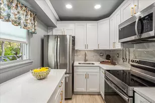 27 Stuyvesant St, Huntington, NY 11743 - Photo 9