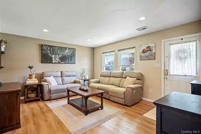 158 Glenmere Way, Holbrook, NY 11741 - Photo 5