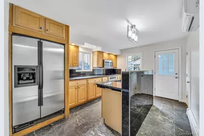 175 N 25th Street, Wheatley Heights, NY 11798 - Photo 9