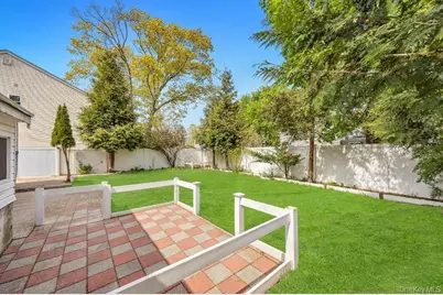 175 N 25th Street, Wheatley Heights, NY 11798 - Photo 33