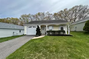 520 Cranston Ln, Ridge, NY 11961 - Photo 3