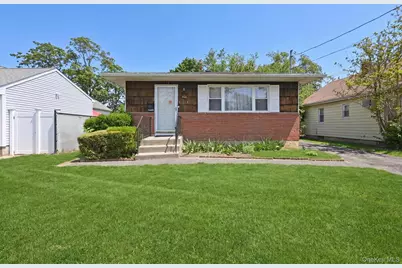 117 Woodside Avenue, Freeport, NY 11520 - Photo 1