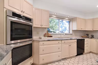 32 Stellar Place, Pelham, NY 10803 - Photo 11