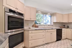 32 Stellar Pl, Pelham, NY 10803 - Photo 11