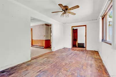 11 5th Avenue S, Huntington Station, NY 11746 - Photo 9