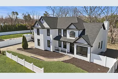 112 S Hillside Avenue, Nesconset, NY 11767 - Photo 3