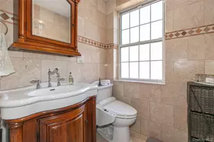 90 Knightsbridge Rd, Great Neck, NY 11021 - Photo 11