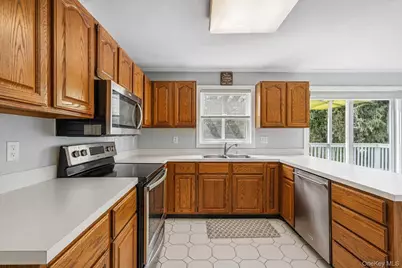 6 Cedar Avenue, Locust Valley, NY 11560 - Photo 11