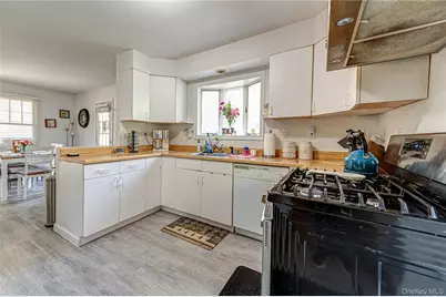 85 E 23rd Street, Huntington Station, NY 11746 - Photo 9
