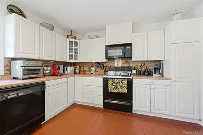 16 Brian Court, Northport, NY 11768 - Photo 11