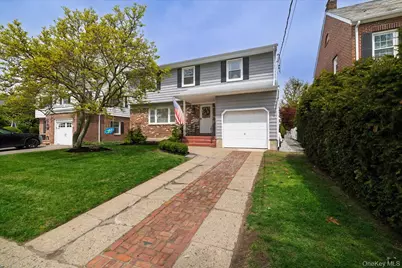 33 Rodney Place, Rockville Centre, NY 11570 - Photo 3