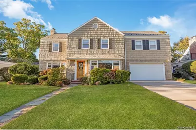 15 Combes Avenue, Rockville Centre, NY 11570 - Photo 1