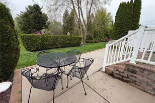 19 Meadow Pond Cir, Miller Place, NY 11764 - Photo 5