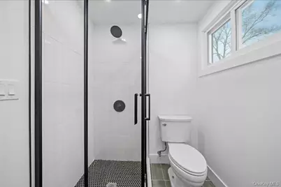200 Irish Lane, Islip Terrace, NY 11752 - Photo 15