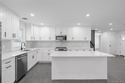 200 Irish Lane, Islip Terrace, NY 11752 - Photo 7