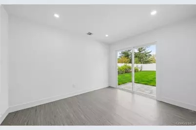 200 Irish Lane, Islip Terrace, NY 11752 - Photo 11