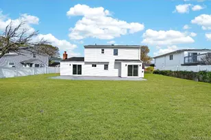 200 Irish Ln, Islip Terrace, NY 11752 - Photo 35
