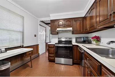 261 Wright Avenue, Carle Place, NY 11514 - Photo 9