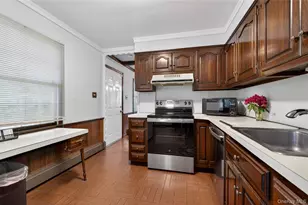 261 Wright Ave, Carle Place, NY 11514 - Photo 9