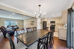 12 Charlottesville Ct, Coram, NY 11727 - Photo 11