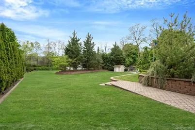 14 Penn Drive, Dix Hills, NY 11746 - Photo 5