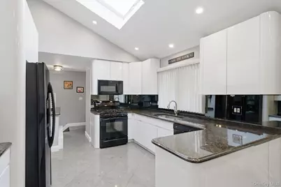 14 Penn Drive, Dix Hills, NY 11746 - Photo 11