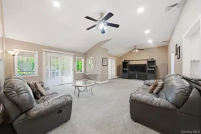 14 Penn Drive, Dix Hills, NY 11746 - Photo 15