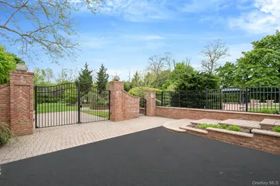 14 Penn Drive, Dix Hills, NY 11746 - Photo 3