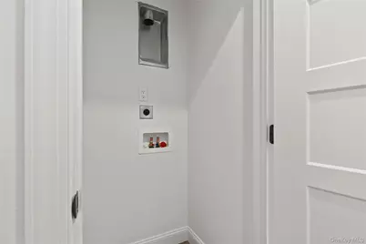 1014 Annadale Road, New York, NY 10312 - Photo 27