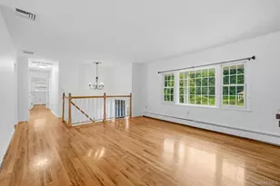 32 Clintonwood Dr, New Windsor, NY 12553 - Photo 7