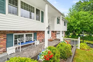 32 Clintonwood Dr, New Windsor, NY 12553 - Photo 3