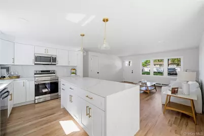 9 W 8th Street, Ronkonkoma, NY 11779 - Photo 11