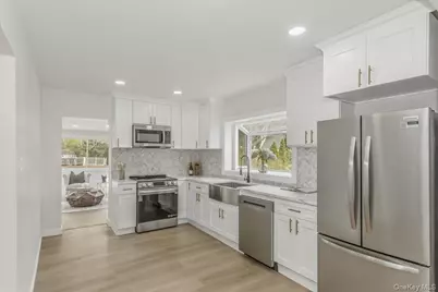 27 Landscape Drive, Wheatley Heights, NY 11798 - Photo 11