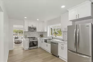 27 Landscape Dr, Wheatley Heights, NY 11798 - Photo 11