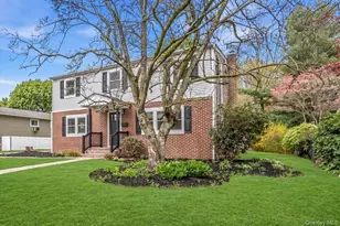 27 Landscape Dr, Wheatley Heights, NY 11798 - Photo 3